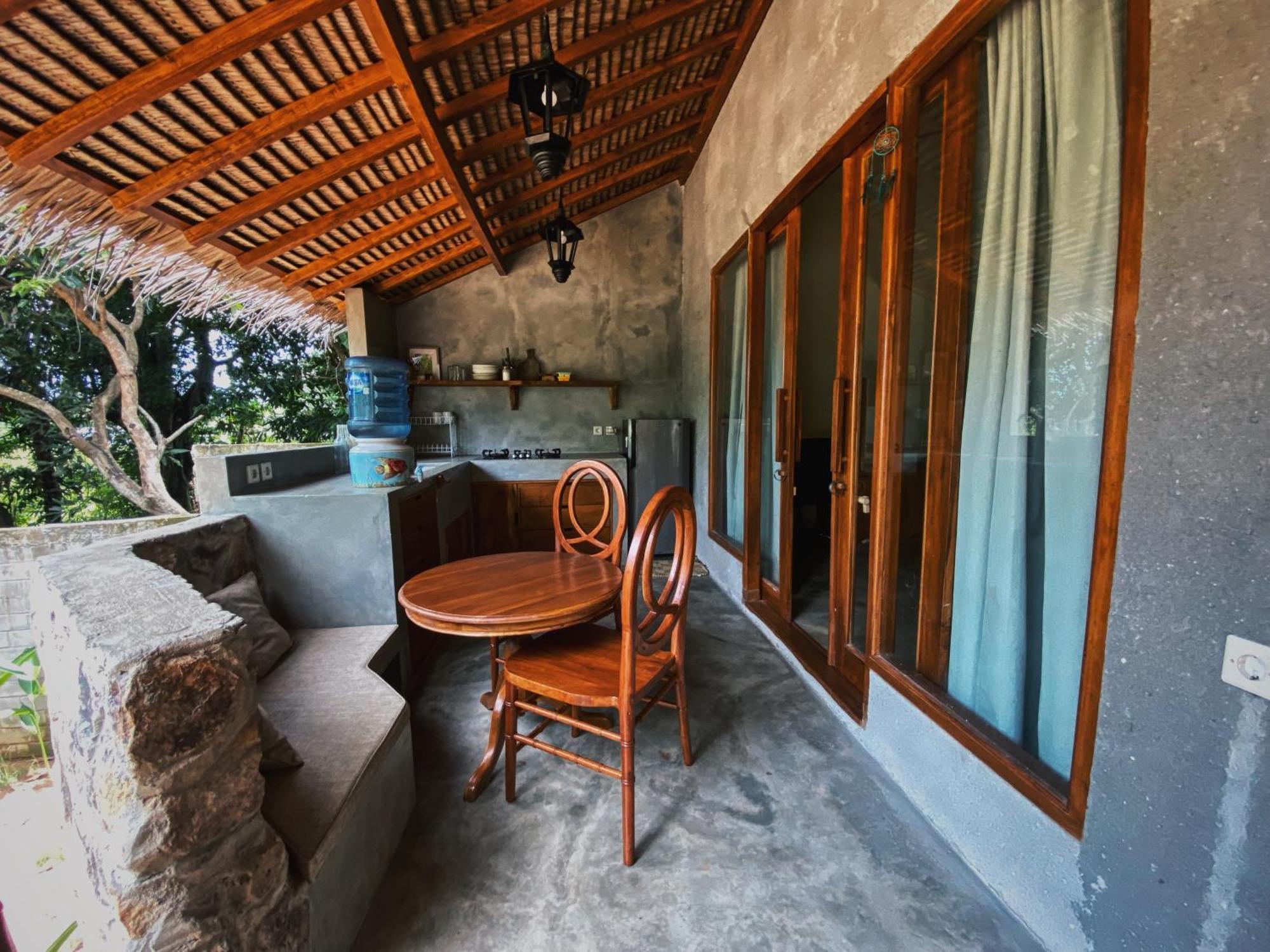 Basa-Basi Lodge Karimunjawa Buitenkant foto