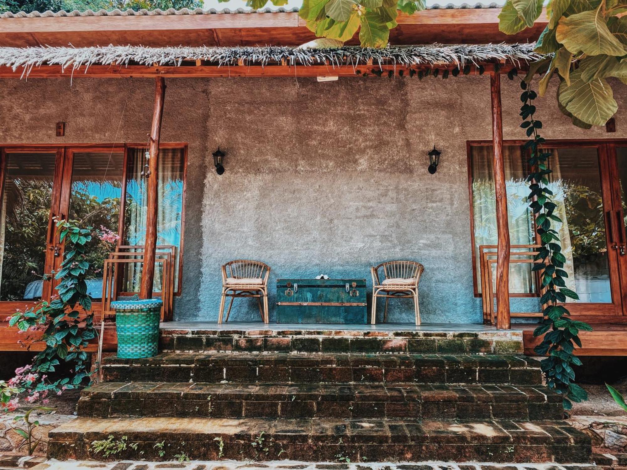 Basa-Basi Lodge Karimunjawa Buitenkant foto