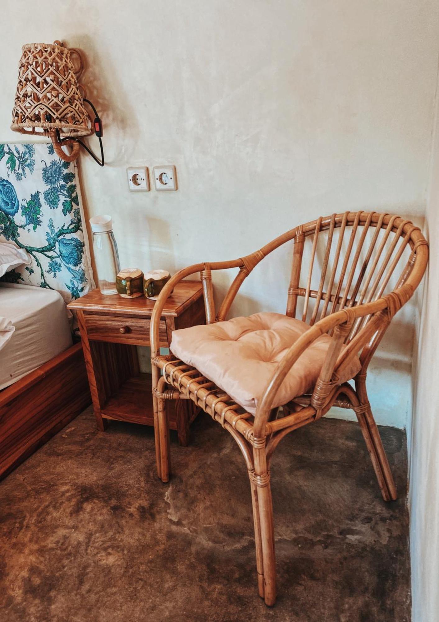 Basa-Basi Lodge Karimunjawa Buitenkant foto