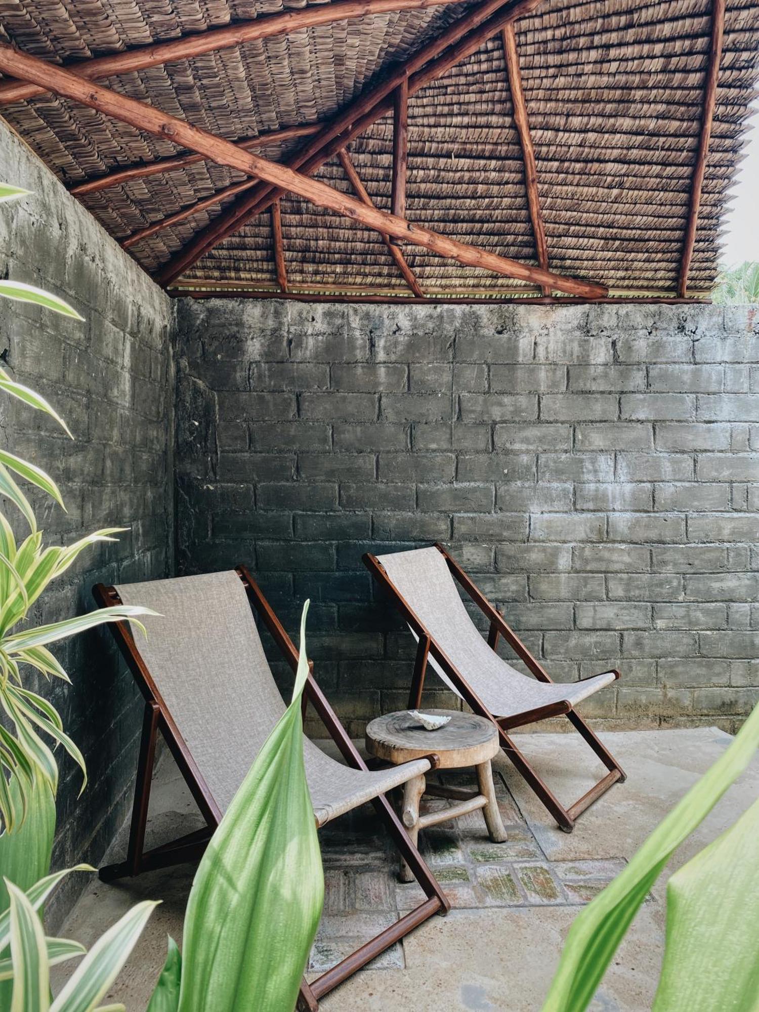 Basa-Basi Lodge Karimunjawa Buitenkant foto