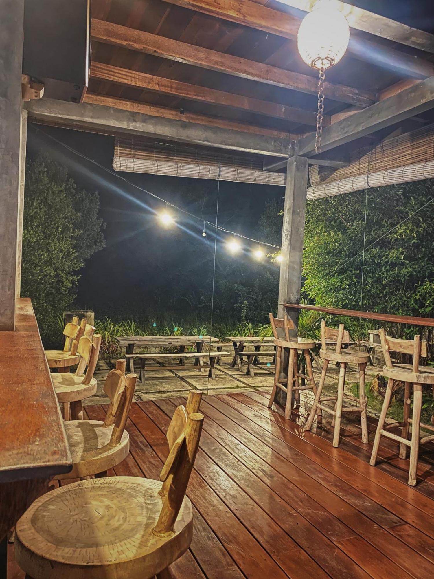 Basa-Basi Lodge Karimunjawa Buitenkant foto
