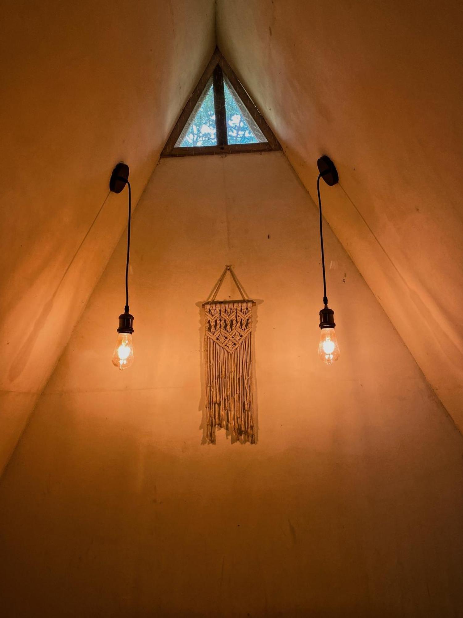 Basa-Basi Lodge Karimunjawa Buitenkant foto