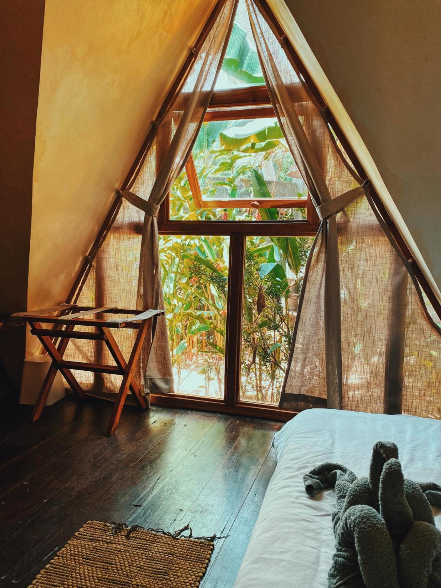 Basa-Basi Lodge Karimunjawa Buitenkant foto