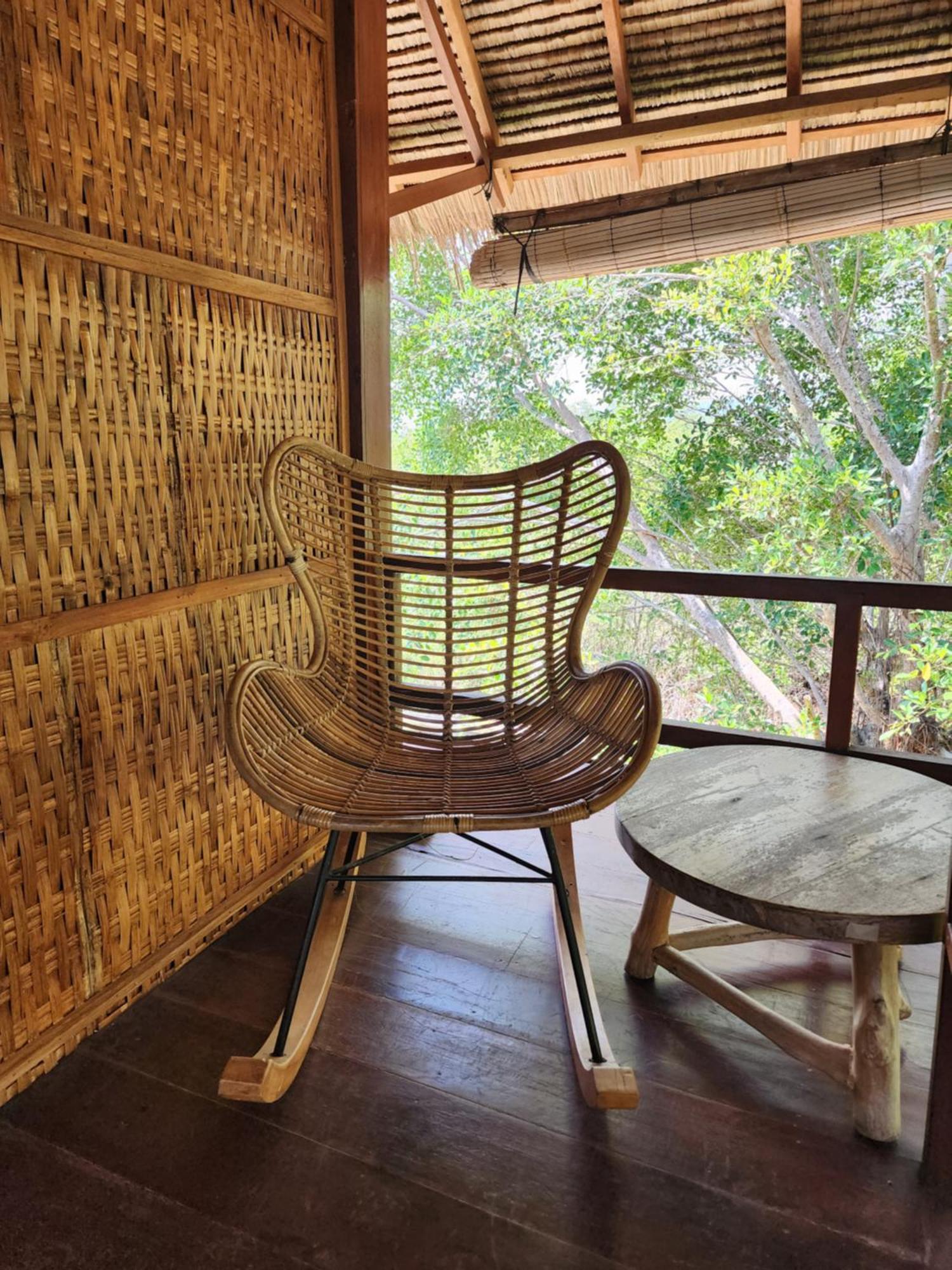 Basa-Basi Lodge Karimunjawa Buitenkant foto