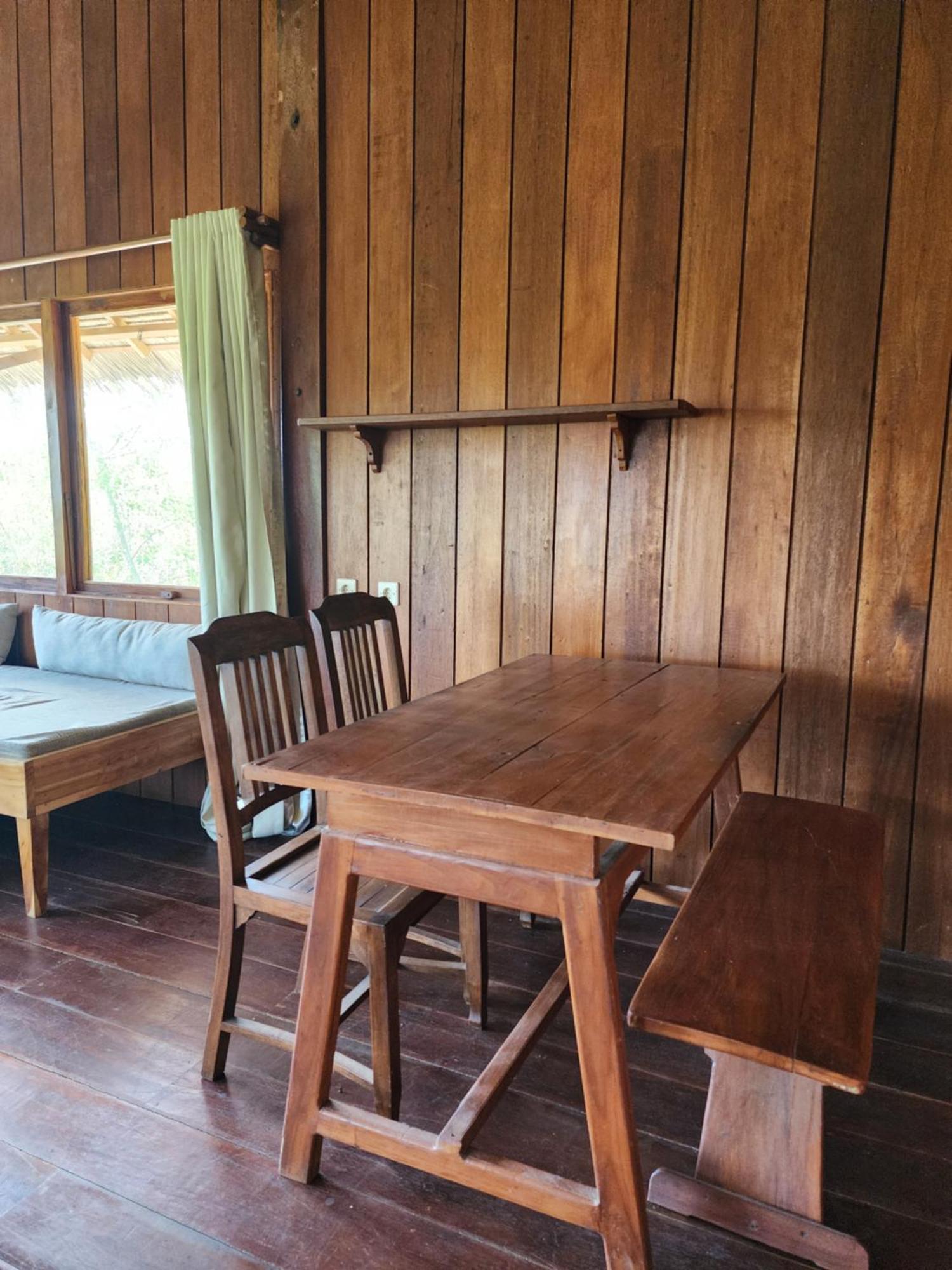 Basa-Basi Lodge Karimunjawa Buitenkant foto
