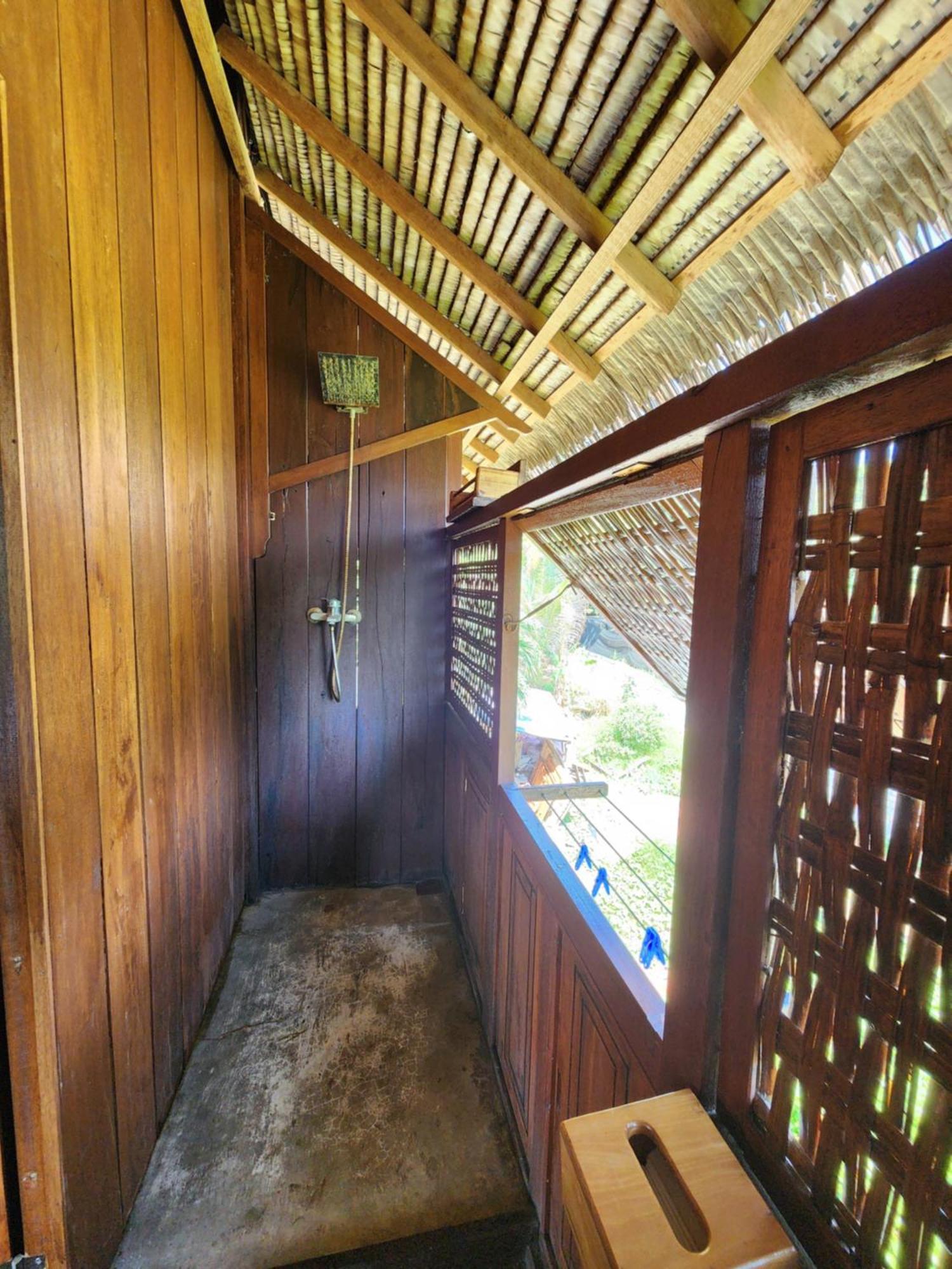 Basa-Basi Lodge Karimunjawa Buitenkant foto